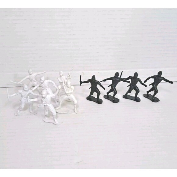 Lot of 10 Vtg Plastic Toy Ninjas Petalo Greek Black & White Plastic Toys Toy - Picture 1 of 3